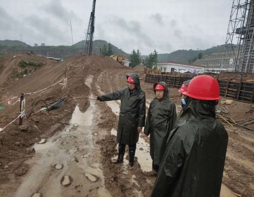 咸陽分公司第六項目部防汛抗洪工作忙