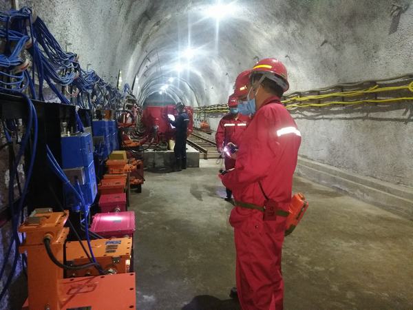 陜煤建設(shè)礦建二公司開展頂板管理專項(xiàng)檢查