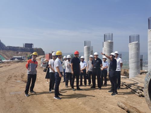 彬州市人大副主任衡沖蒞臨銀西高鐵彬州東站前廣場調研巡查工作