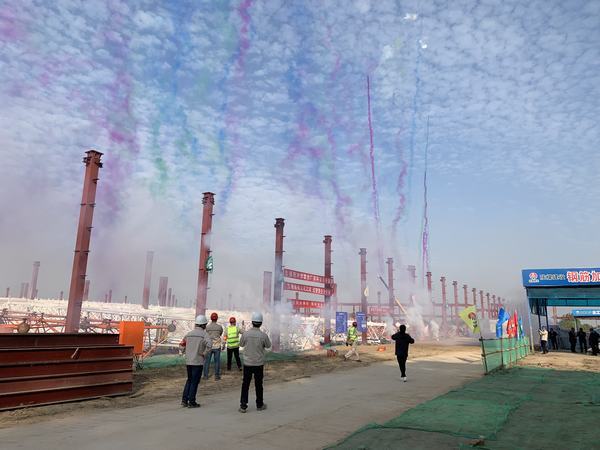 陜煤建設渭南分公司南京金龍建設項目車身沖焊聯合廠房焊接球網架順利頂升