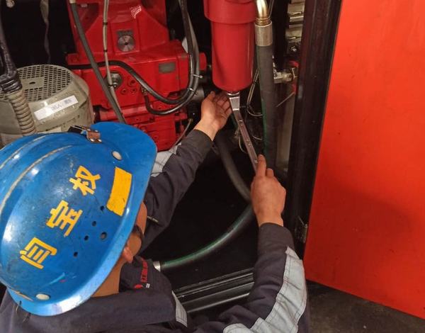 陜煤建設(shè)洗選煤運(yùn)營公司紅柳林洗煤廠項(xiàng)目部： 年節(jié)生產(chǎn)穩(wěn)運(yùn)轉(zhuǎn) 養(yǎng)護(hù)設(shè)備出新招