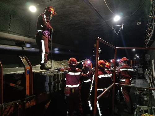 陜煤建設機電安裝公司：春節(jié)堅守崗位忙搶修