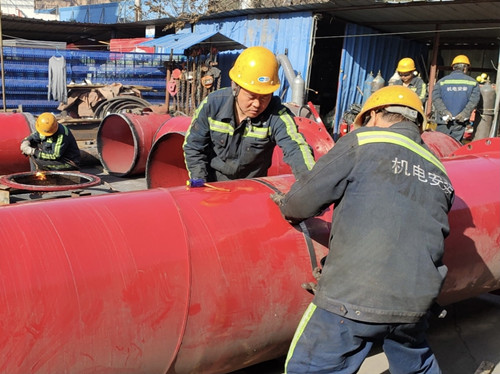 陜煤建設機電安裝公司彬長項目部全力以赴打好管路安裝“攻堅戰”