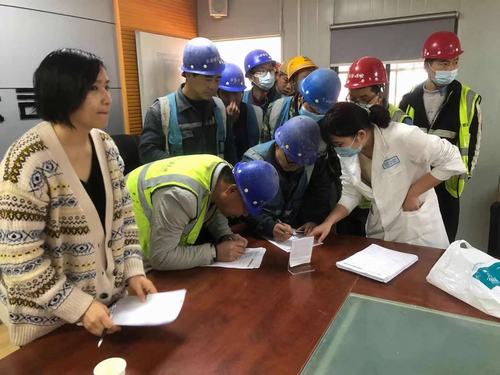 陜煤建設銅煤公司西安項目部組織現場勞務工人進行健康體檢