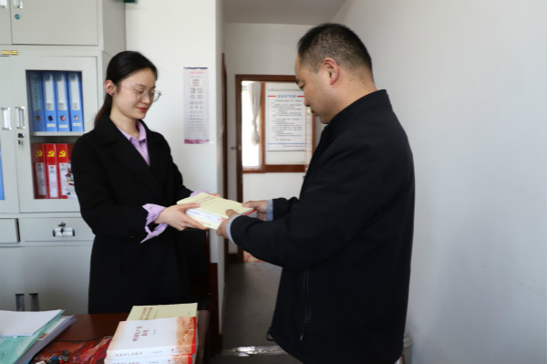 陜煤建設漢中分公司為黨員發放黨史書籍 夯實理論根基