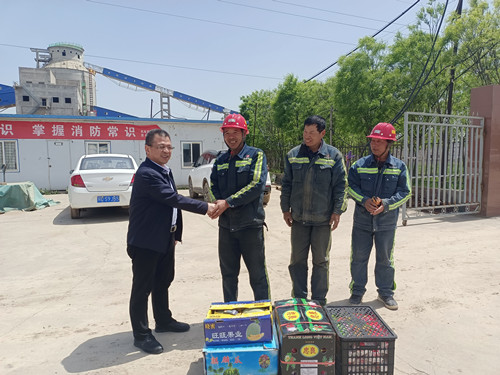 陜煤建設(shè)機(jī)電安裝公司深入一線慰問鼓干勁