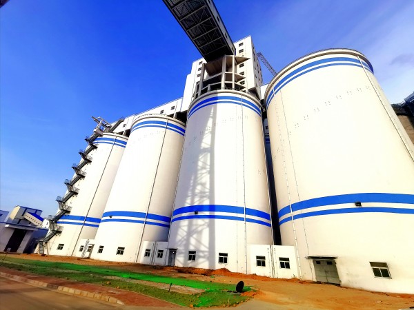 同舟共濟(jì)揚(yáng)帆起,乘風(fēng)破浪萬里航