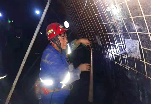 奉獻(xiàn)不言苦,追求無止境