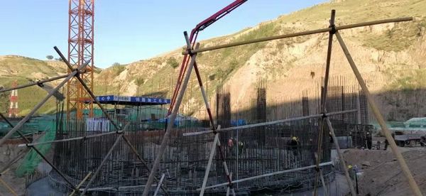 陜煤建設(shè)天工公司安裝三部精煤倉(cāng)工程順利完成 大體積混凝土澆注