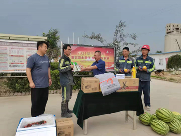 陜煤建設機電安裝公司:辦實事為職工撐起“遮陽傘”