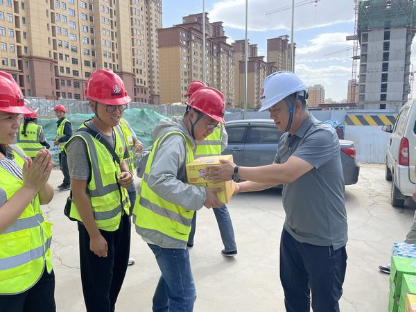 陜煤建設銅煤公司:心系職工辦實事?夏送清涼助生產