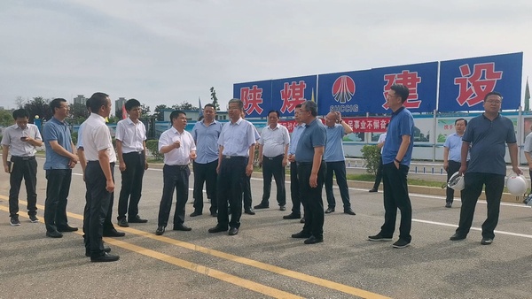 渭南市代市長陳曉勇一行深入南京金龍純電動商用車建設(shè)項目視察工作