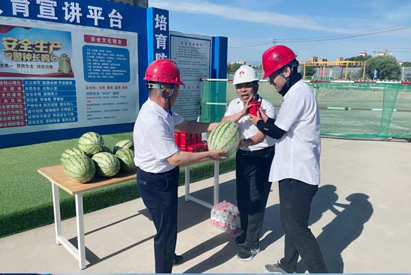 陜煤建設西北分公司開展“高溫慰問送清涼,情系基層暖人心”活動