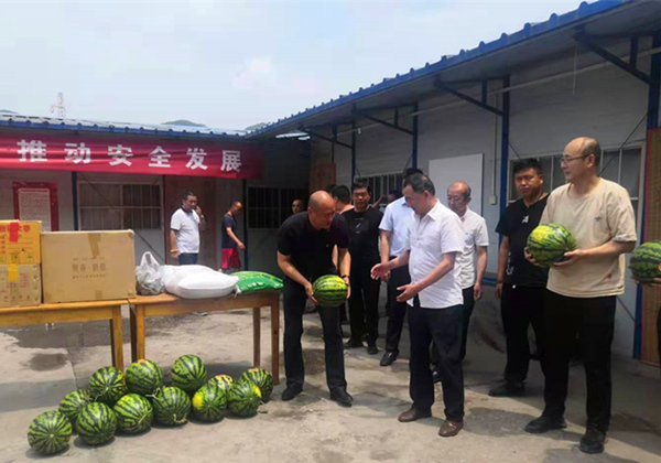 陜煤建設礦建三公司:學史歷行,進基層“送清涼”