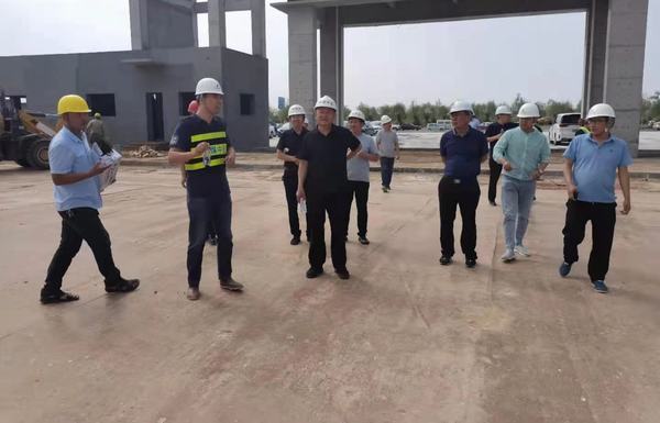 榆林市住建局局長雷亞成蒞臨榆林公司承建的榆林市民兵訓(xùn)練基地項目檢查指導(dǎo)工作