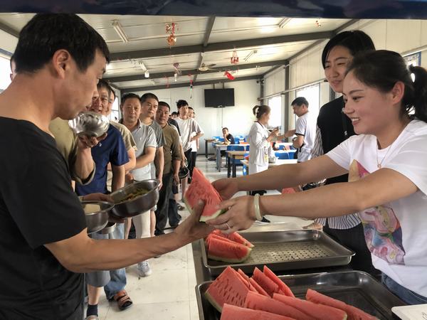 陜煤建設礦建二公司:絲絲清涼送一線句句關愛暖人心