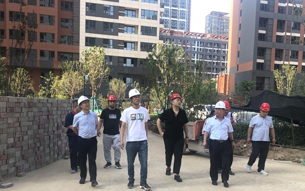 陜西煤業(yè)化工實業(yè)集團有限公司黨委副書記、總經(jīng)理劉文一行到藍(lán)山水岸項目進行調(diào)研