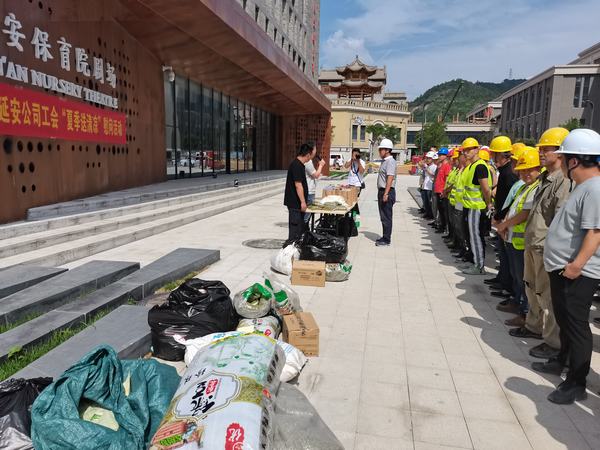 陜旅集團延安公司工會為陜煤建設(shè)銅煤公司延安項目部延安保育院參建人員送清涼