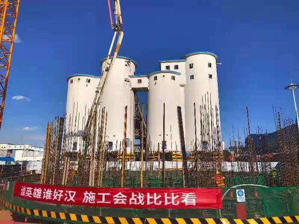 陜煤建設銅煤公司第二十一項目部施工的新增汽車裝車倉滑模施工正式拉開序幕