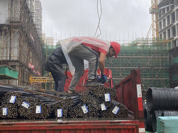 陜煤建設韓城分公司土建二項目部:趕工期搶進度 雨中建設不停步