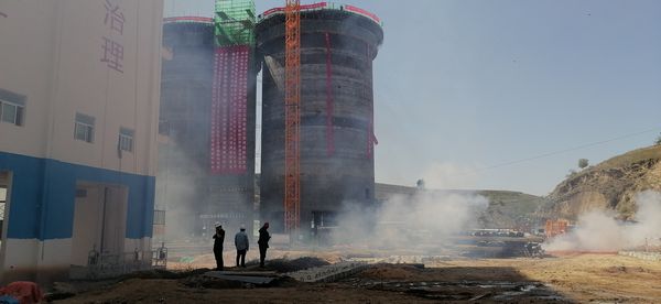 陜煤建設(shè)天工公司安裝三部精煤倉(cāng) 滑模施工順利完成