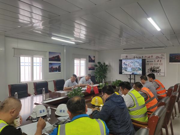 陜煤建設(shè)銅煤公司第十六項目部承建的榆林化學廠前區(qū)培訓中心工程順利通過主體結(jié)構(gòu)驗收