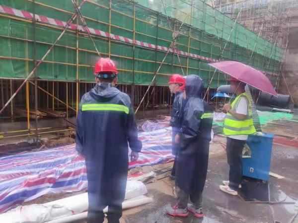陜煤建設銅煤公司第十五項目部以“一勤二嚴三落實”原則抓好雨季防汛工作
