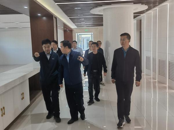 陜煤集團陜西鐵路物流集團黨委書記、董事長趙國智蒞臨靖神鐵路孟家灣站機輛中心檢查指導(dǎo)工作