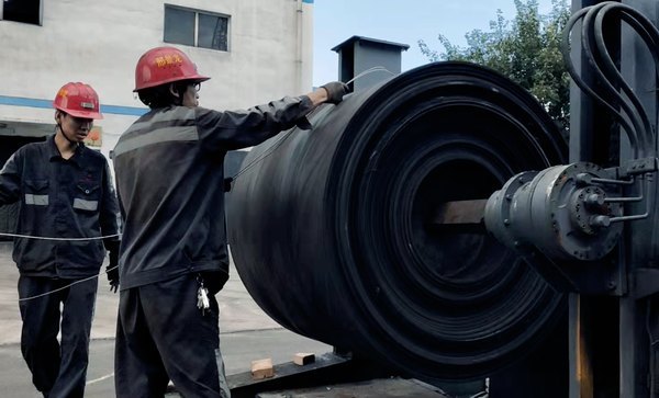 陜煤建設(shè)洗選煤運營公司澄合山陽運營項目部：分秒必爭，奮戰(zhàn)檢修慶祖國華誕