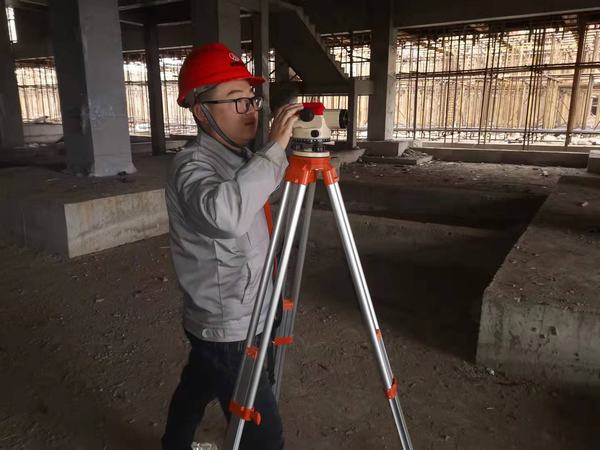 當(dāng)“90”后與工地相遇