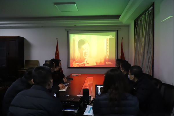 陜煤建設漢中分公司組織觀看專題片《零容忍》