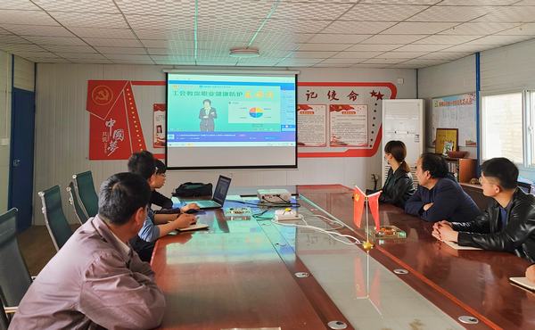 陜煤建設銅煤公司基層黨支部開展“健康與我同在,安全與我同行”主題黨日活動