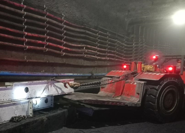 陜煤建設機電安裝公司順利完成曹家灘122108帶式輸送機拆除、回撤工程