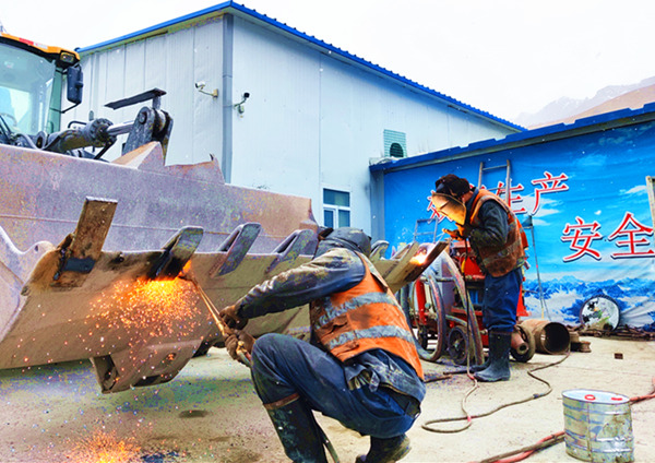 陜煤建設(shè)礦建三公司天山項目1號豎井掘進(jìn)進(jìn)尺再創(chuàng)新高