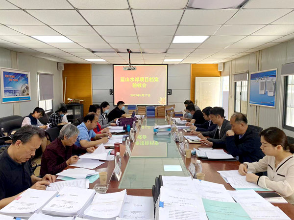 陜煤集團(tuán)專(zhuān)家組一行對(duì)大秦置業(yè)公司藍(lán)山水岸項(xiàng)目檔案進(jìn)行驗(yàn)收指導(dǎo)