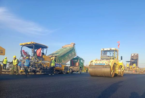 助力“十七運(yùn)” 建設(shè)集團(tuán)榆林市科創(chuàng)新城市政一期工程N(yùn)1項(xiàng)目在行動(dòng)