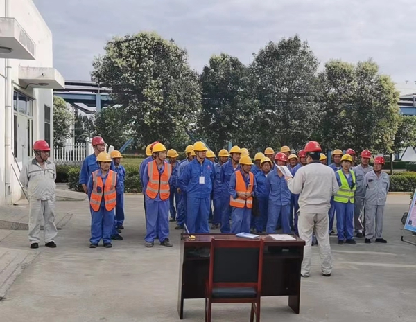 致敬堅(jiān)守崗位的勞動(dòng)者