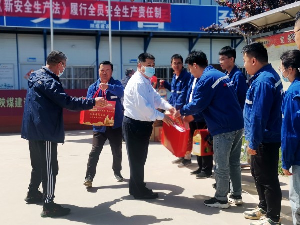 王寧慰問節(jié)日期間一線堅(jiān)守崗位員工