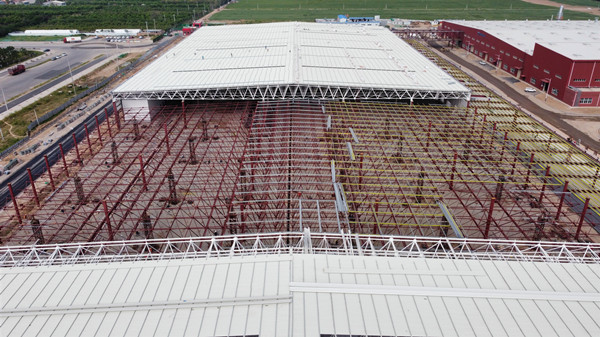 陜煤建設(shè)渭南分公司:南京金龍電動車項目網(wǎng)架頂升圓滿收官