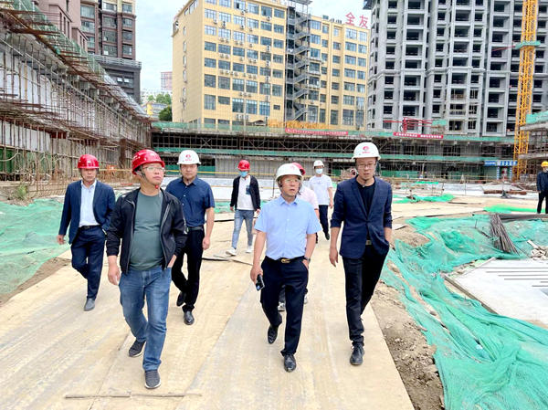 建設集團大秦置業公司領導班子深入龍灣水境項目開展專題調研