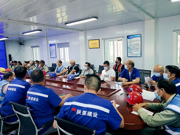 陜煤建設澄合分公司第十一項目部農民工夜?！俺潆姟睘轫椖刻豳|“蓄能”