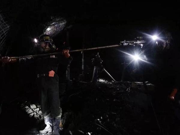 陜煤建設礦建二公司王峰項目部+25m水平南翼4#大巷聯絡巷順利貫通