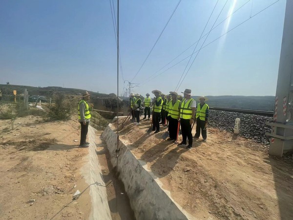聞“汛”而動，陜煤建設(shè)路橋分公司靖神鐵路項目部全力搶修水毀地段工程