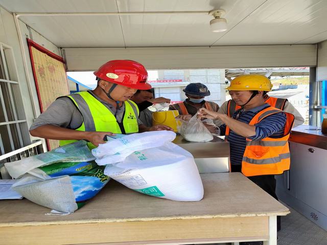 陜煤建設銅煤公司：基層項目部多措并舉 抗高溫保生產