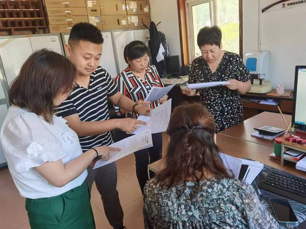 陜煤建設銅煤公司組織開展“依法興企、你我共行”主題宣傳活動