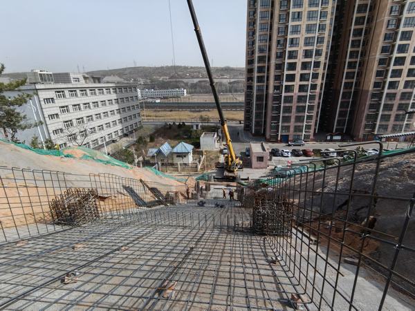 陜煤建設韓城分公司土建五項目部用實力攻克30°大斜坡施工項目