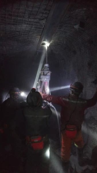 陜煤建設(shè)礦建二公司車村項目部3102工作面運(yùn)輸順槽順利貫通