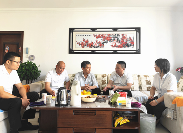 陜煤建設(shè)礦建三公司開(kāi)展中秋節(jié)前走訪慰問(wèn)活動(dòng)