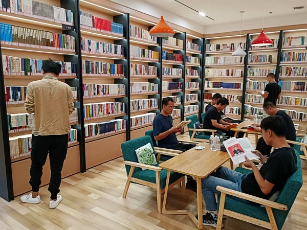 陜煤建設(shè)澄合分公司第十二項(xiàng)目部舉辦“書(shū)香潤(rùn)心靈 閱讀促成長(zhǎng)”讀書(shū)分享活動(dòng)