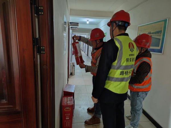 陜煤建設路橋分公司人勤春早 “充電”忙